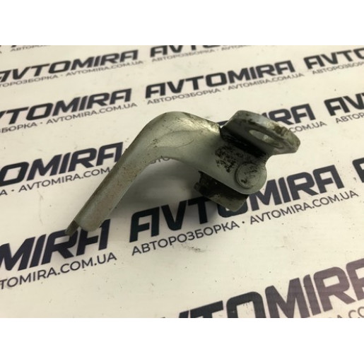 Петля дверей передних левых нижняя Hyundai i30 2007-2012 797702L200
